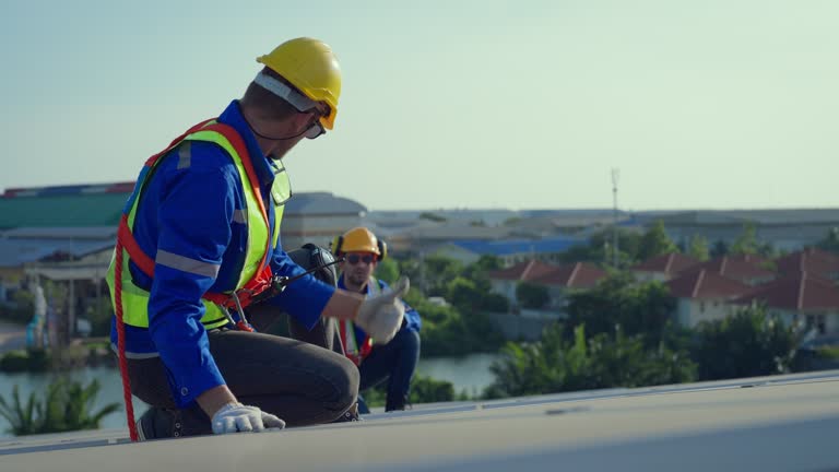 Best Roof Insulation Installation  in Midfield, AL